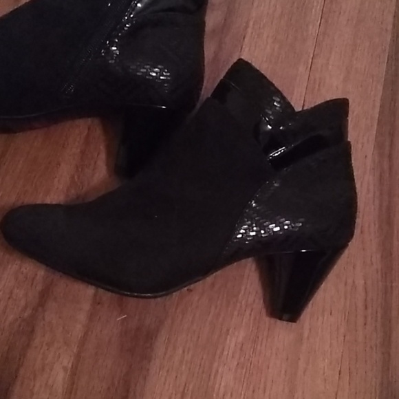 Karen Scott Shoes - Karen Scott ankle Booties zip closure